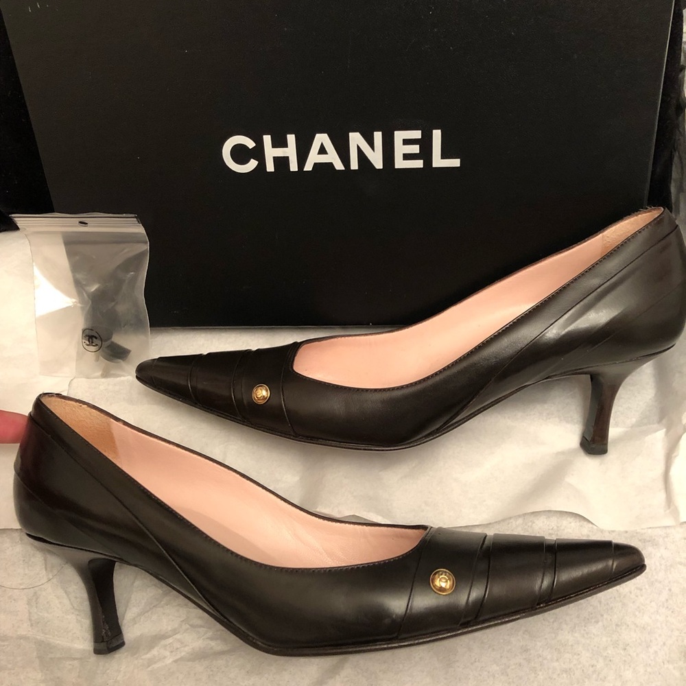 Chanel kitten heels 35.5 with box, extra caps